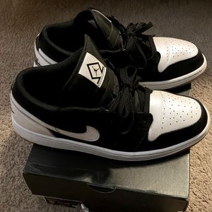 Jordan 1 lows. Black/white